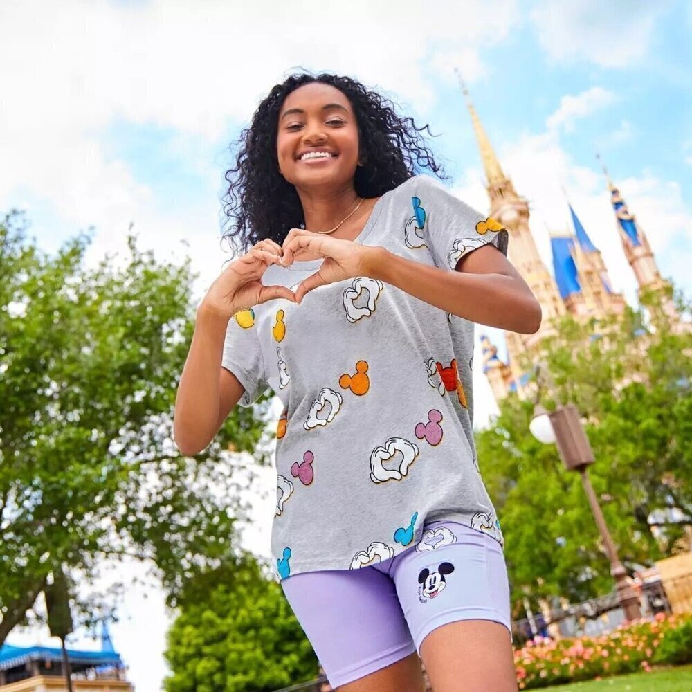 Disney T-Shirt Mickey Mouse Heart Hands Short Sleeve Disneyland Summer Vacation